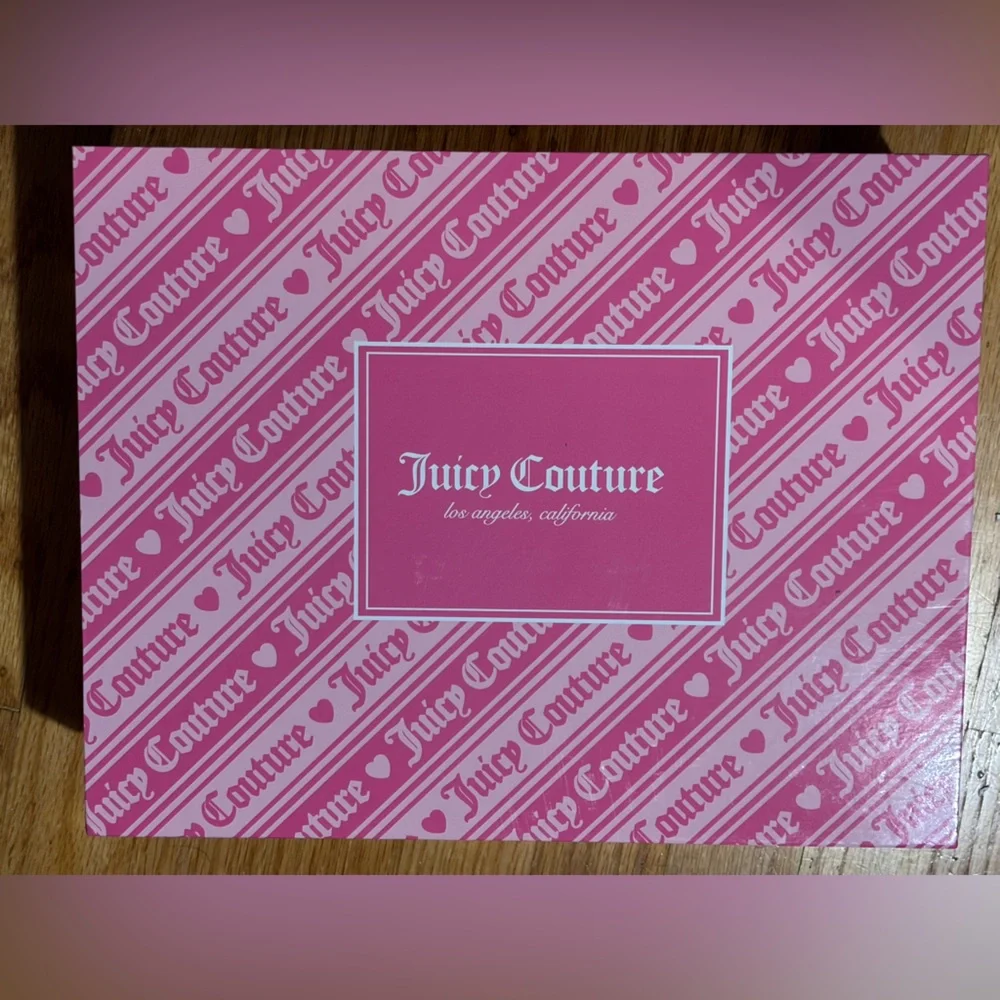 NIB Juicy Couture Fuchsia Heart faux fur crossbody & pompom Lip Gloss keychain